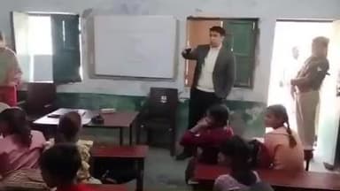 सासनी: जिलाधिकारी ने दयानंदपुर के सिविलियन विद्यालय का निरीक्षण कर छात्र-छात्राओं के साथ बैठकर विज्ञान विषय का किया आकलन