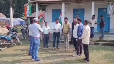 তুফানগঞ্জ ২: তৃণমূলের দলীয় পতাকা ছিঁড়ে ফেলে দেওয়া কে কেন্দ্র করে উত্তেজনা নাগুরহাট এলাকায়, ঘটনাস্থলে পুলিশ