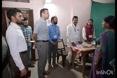 నవాబ్పేట: నామినేషన్ స్వీకరణ కేంద్రాన్ని తనిఖీ చేసిన కలెక్టర్ ప్రతిక్ జైన్