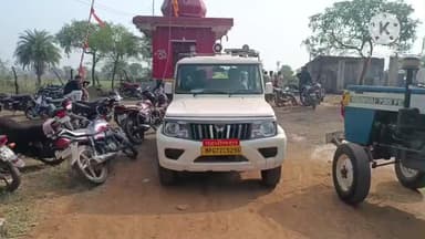 नईसराय: नई सराय में डबल लॉक गोदाम से किसानों को खाद मिल रहा है, तहसीलदार की उपस्थिति में वितरण जारी