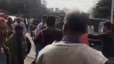 महोबा: महोबा जिला अस्पताल में शराबी युवक का तांडव, मारपीट और अभद्रता का वीडियो हुआ वायरल, सुरक्षा व्यवस्था पर उठे सवाल