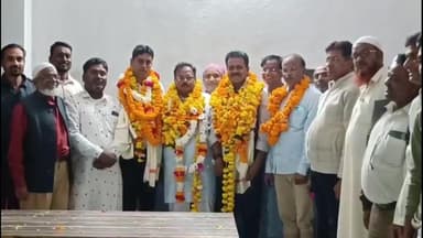 बुरहानपुर नगर: गणपति थाने के पास मंसूरी समाज ने एसएआर में अच्छा काम करने वालों का पुष्पमाला पहनाकर किया स्वागत-सम्मान