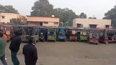 बुलंदशहर: यातायात पुलिस ने नगर क्षेत्र में विशेष अभियान चलाकर 43 ई-रिक्शाओं को किया सीज, रूट पर चलने की दी हिदायत