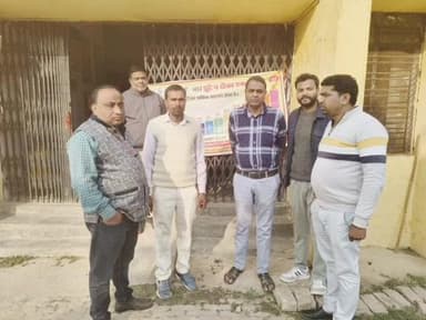 बांसी: पीएचसी चेतिया में टीकाकरण उत्सव का उद्घाटन अधीक्षक ने किया, पूरे माह चलेगा टीकाकरण अभियान