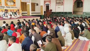 अंतर्राष्ट्रीय गीता महोत्सव के अवसर पर #सतना जिले के नगर परिषद चित्रकूट में आयोजित कार्यक्रम के दौरान श्रीमद्भगवद्गीता ...