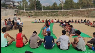 जोगिंदर नगर: विश्व एड्स दिवस पर प्रदेश कांग्रेस सचिव जीवन ठाकुर ने जोगिंदर नगर में बच्चों को जागरूक किया