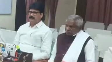 नौगढ़: विधायक ने परिवहन निगम के क्षेत्र प्रबंधक परशुराम पाण्डेय से नौगढ़ और चकिया में रोडवेज सेवा शुरू करने की मांग की