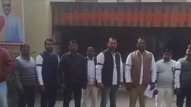 सगड़ी: महराजगंज में ग्राम पंचायत अधिकारी और ग्राम विकास अधिकारी समन्वय समिति ने किया विरोध, कार्य बहिष्कार की दी चेतावनी