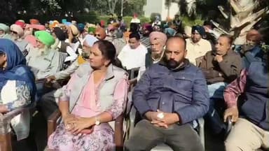 ਖੰਨਾ: ਸਾਬਕਾ ਵਿਧਾਇਕ ਤੇ ਸਾਬਕਾ ਮੰਤਰੀ ਨੇ ਕਾਂਗਰਸ ਵੱਲੋਂ ਸਾਰੇ ਜ਼ੋਨਾਂ ਤੋਂ ਉਮੀਦਵਾਰਾਂ ਦਾ ਐਲਾਨ ਕੀਤਾ। 16 ਬਲਾਕ ਸੰਮਤੀ ਤੇ 2 ਜ਼ਿਲ੍ਹਾ ਪ੍ਰੀਸ਼ਦ