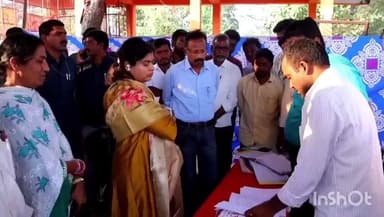 దుగ్గొండి: శివాజినగర్ కేంద్రంలో నామినేషన్ల స్వీకరణ ప్రక్రియ పరిశీలిస్తున్న కలెక్టర్ డాక్టర్ సత్య శారద