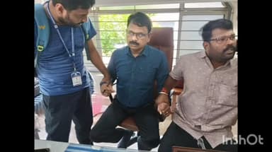 ആലുവ: 15000 രൂപ കൈക്കൂലി വാങ്ങുന്നതിനിടെ ഇടമലയാർ പ്രോജക്ട് എൻജിനീയറിങ് വിജിലൻസ് അങ്കമാലിയിൽ വച്ച് പിടികൂടി