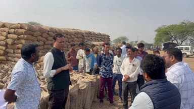 बोडला: संभागायुक्त एस.एन. राठौर ने दशरंगपुर और बिरकोना धान खरीदी केंद्र का किया औचक निरीक्षण