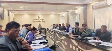 धौलपुर: कलेक्ट्रेट सभागार में सीईओ की अध्यक्षता में आयोजित हुई साप्ताहिक समीक्षा बैठक