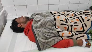 शिवपुरी नगर: मझेरा में खेत पर काम करते समय युवक को लगा करंट, परिजन उसे लेकर पहुंचे जिला अस्पताल