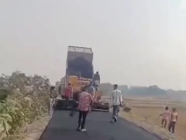 टेढ़ागाछ: टेढ़ागाछ के लोधाबाड़ी से झुनकी को जोड़ने वाली मुख्यमंत्री सड़क का निर्माण कार्य शुरू, ग्रामीणों में खुशी