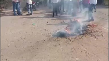 बड़वारा: बड़वारा में ब्राह्मण समाज ने आईएएस अधिकारी संतोष वर्मा का पुतला फूंका, प्रदर्शन कर थाना प्रभारी को सौंपा ज्ञापन