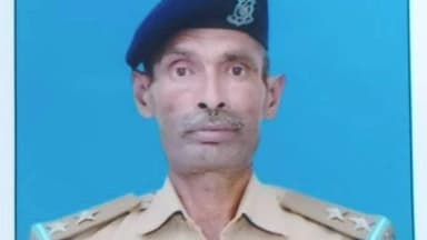 बुलंदशहर: गुलावठी क्षेत्र के चिड़ावक गांव से सीआरपीएफ में सब इंस्पेक्टर इस्लामुद्दीन मेवाती को हजारों नम आंखों ने दी अंतिम विदाई