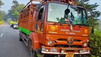 ଆସିକା: ଖଣ୍ଡରାବଳୀ ନିକଟରୁ ଭିନ୍ନଧରଣ ର ଗଞ୍ଜେଇ ରାକେର ଠାବ,ବିପୁଳ ଗଞ୍ଜେଇ ସହ ଗୋଟିଏ ଟ୍ରକ ଏବଂ ଗୋଟିଏ କାର ଜବତ,ଚାରି ଅଭିଯୁକ୍ତ ଗିରଫ