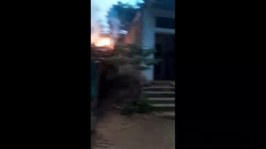 ଖଲ୍ଲିକୋଟ୍: ଚିକିଲି ବାଉଁଶିଆ ଗ୍ରାମ ରେ ଜ୍ବାଇଁ ର ଉନ୍ମତ୍ତ କାଣ୍ଡ; ଶଶୁର ଘରେ ଜ୍ବାଇଁ ନିଆଁ ଲଗାଇ ଦେଇଥିବା ଅଭିଯୋଗ, ଜଳିଗଲା ଚାଳ ଛପର ଘର