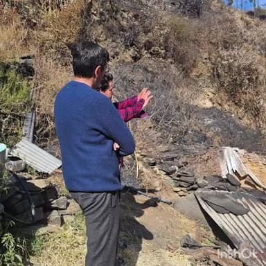 कोटखाई: पूर्व भाजपा प्रदेश प्रवक्ता थरोला में अंकुश नेगी और उनके परिवार से मिलकर आगजनी से हुए नुकसान पर दुख प्रकट किया