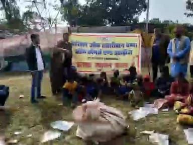 इचाक: फेडरेशन ऑफ हजारीबाग चैंबर ऑफ कॉमर्स ने सिजुआ बिरहोर बस्ती में गर्म कपड़े व जरूरी सामान बांटे