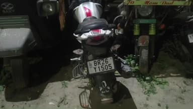 रफीगंज: रफीगंज पुलिस ने 17 लीटर देशी महुआ शराब के साथ एक कारोबारी को किया गिरफ्तार, बाइक जब्त