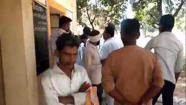 पुनासा: खाद वितरण में 6 घंटे की देरी से मूंदी के किसानों में फूटा गुस्सा