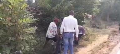 कांकेर: मुख्यालय से लगे ग्राम पंचायत ईच्छापुर में तेज रफ्तार बाइक सवार अनियंत्रित होकर दुर्घटना का शिकार, बाइक सवार हुआ चोटिल