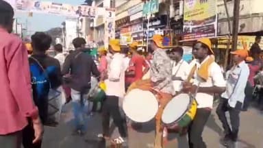 वर्धा: नगरपालिका निवडणुकीच्या अंतिम टप्प्यात वर्धा दणाणले! निशिगंधा वाड, गौरव मोरे यांचा शिवसेना-शिंदे गटाच्या रॅलीत सहभाग