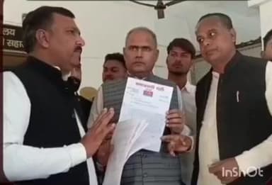 नकुड: सरसावा ब्लॉक में जारी बीएलओ की सूची में बदलाव को लेकर सपाईयों ने नकुड़ एसडीएम पर दबाव में काम करने का लगाया आरोप