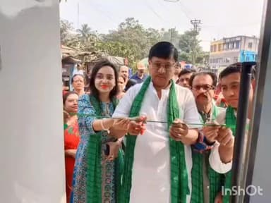 ডোমজুড়: নারনা অঞ্চলে ভ্রাম্যমান চিকিৎসা কেন্দ্রের উদ্বোধন করলেন ডোমজুড় বিধায়ক কল্যাণ ঘোষ