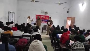 शामली: शामली में शिक्षण संस्थाओं में पुलिस ने मिशन शक्ति के तहत जागरूकता अभियान चलाया, हेल्पलाइन नंबरों की दी जानकारी