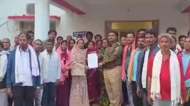 कवर्धा: गांव के विकास कार्य में बाधा उत्पन्न करने वाले दबंगों के खिलाफ कार्रवाई की मांग लेकर सरपंच व ग्रामीण पहुंचे एसपी कार्यालय
