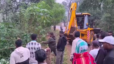 ପଟ୍ଟାଙ୍ଗୀ: ସେମିଳିଗୁଡା ବ୍ଲକର ଦୁଧାରୀ ଗ୍ରାମ ନିକଟରେ ଓଲଟିଲା ପର୍ଯ୍ୟଟକଙ୍କ ସ୍କର୍ପିଓ, ଅଳ୍ପକେ ବର୍ତିଲେ ୪ ପର୍ଯ୍ୟଟକ