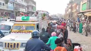 धौलपुर: राजाखेड़ा बाईपास पुल पर दिनभर जाम लगता रहता है, निजी बस वाले पुल पर बस खड़ी कर भरते हैं सवारियां