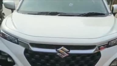 गायघाट: मकरंद पुर गांव में बिना हेलमेट कार चलाने पर कटा चालान, ज़िला परिवहन अधिकारी से शिकायत