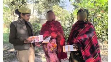 कासगंज: जिले में मिशन शक्ति के तहत चलाया गया जागरूकता अभियान, महिलाओं और बालिकाओं को किया गया जागरूक