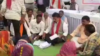 कवर्धा: उपमुख्यमंत्री विजय शर्मा ने ग्राम चरडोंगरी और बांझी में पहुंचकर लाखों रुपये के विकास कार्यों की घोषणा की