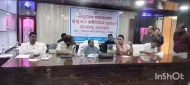 ଫୁଲବାଣୀ ସହର: ଚକାପାଦରେ ଜିଲାପାଳଙ୍କ ଯୁଗ୍ମ ଅଭିଯୋଗ ଶୁଣାଣୀ, ଅତିରିକ୍ତ ଜିଲ୍ଲାପାଳ ଶୁଣିଲେ ଅଭିଯୋଗ।