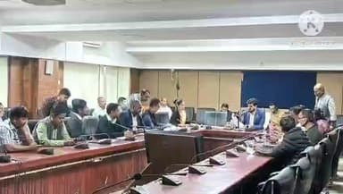 পশ্চিম যোৰহাট: জিলা আয়ুক্ত কাৰ্যালয়ৰ সভাগৃহত চাৰিটা সমষ্টিৰ ভূমি পৰামৰ্শদাতা সমিতিৰ বৈঠক অনুষ্ঠিত