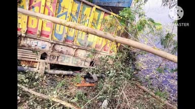 पचरुखी: सहलौर हनुमान मंदिर के पास ट्रक और ट्रैक्टर की भीषण टक्कर, कोई हताहत नहीं