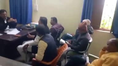 फुल्लीडूमर: प्रखंड कार्यालय में मनरेगा पीओ ने रोजगार सेवकों के साथ की बैठक, दिए आवश्यक दिशा निर्देश