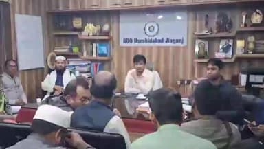 মুর্শিদাবাদ জিয়াগঞ্জ: ওয়াকফ সম্পত্তি পোর্টালে অন্তর্ভুক্তিকরণে জোর—জিয়াগঞ্জে বিশেষ বৈঠক, কেন্দ্রের নির্দেশ মানতে তৎপর রাজ্য