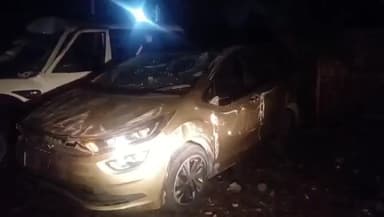 কাঁকসা: রাজবাঁধ চটির কাছে ১৯নম্বর জাতীয় সড়কের উপর নিয়ন্ত্রণ হারিয়ে উল্টালো ছোট গাড়ি,অল্পবিস্তর আহত ২জন আরোহী