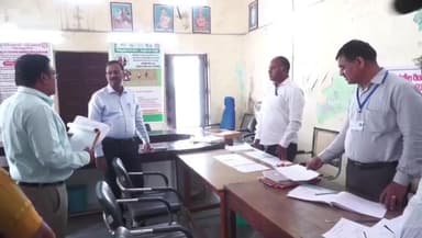 నిజామాబాద్ రూరల్: నామినేషన్ల స్వీకరణలో పొరపాట్లకు తావు ఉండకూడదు: జక్రాన్ పల్లి లో కలెక్టర్ టి.వినయ్ కృష్ణారెడ్డి