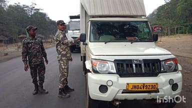 गोपीकांदर: गोपीकांदर पुलिस ने गोपीकांदर थाना के सामने चलाया सघन वाहन जांच अभियान