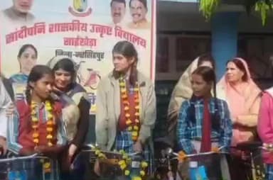 गाडरवारा: गाडरवारा तहसील के सांदीपनी वि साईखेडा में छात्राओं के लिए गीता महाउत्सव एवं साइकिल वितरण समारोह आयोजित