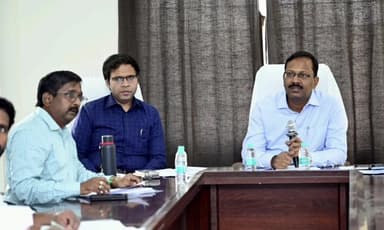 నిజామాబాద్ సౌత్: నిజామాబాద్ నగర అభివృద్ధి పనులను యుద్ధ ప్రాతిపదికన పూర్తి చేయాలి: కలెక్టర్ టి వినయ్ కృష్ణారెడ్డి