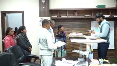 जशपुर: कलेक्टर रोहित व्यास ने जनदर्शन में आमजन की समस्याएँ सुनीं, अधिकारियों को समयबद्ध एवं पारदर्शी निराकरण के दिए निर्देश