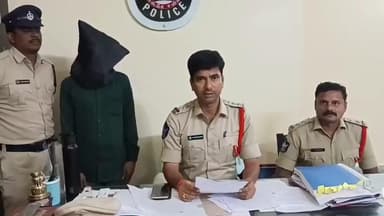 పలాస: ఎం తోటూరు జంక్షన్ రైల్వే క్రాసింగ్ ఏటి వద్ద సుమారు3కిలోల గంజాయి నిందితుడిని పట్టుకున్నట్లు తెలిపిన రూరల్ ఎస్సై జనార్దన్